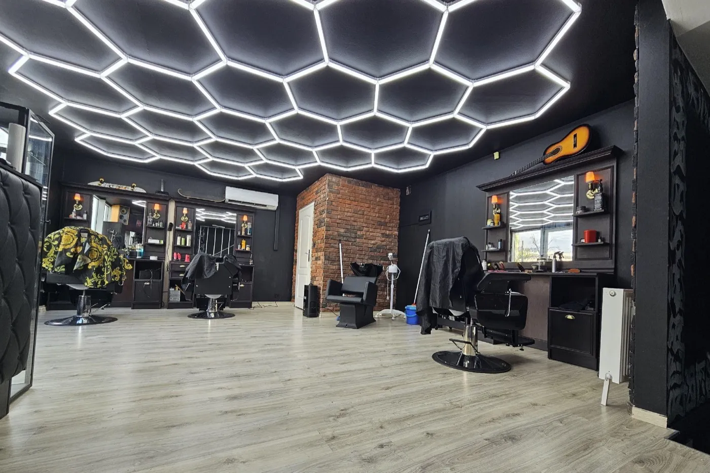 Młodzi Gniewni Barbershop — Praga-Południe