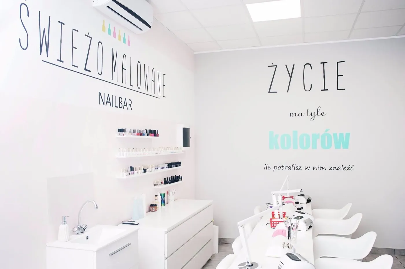 Świeżo Malowane Nailbar — Praga-Południe